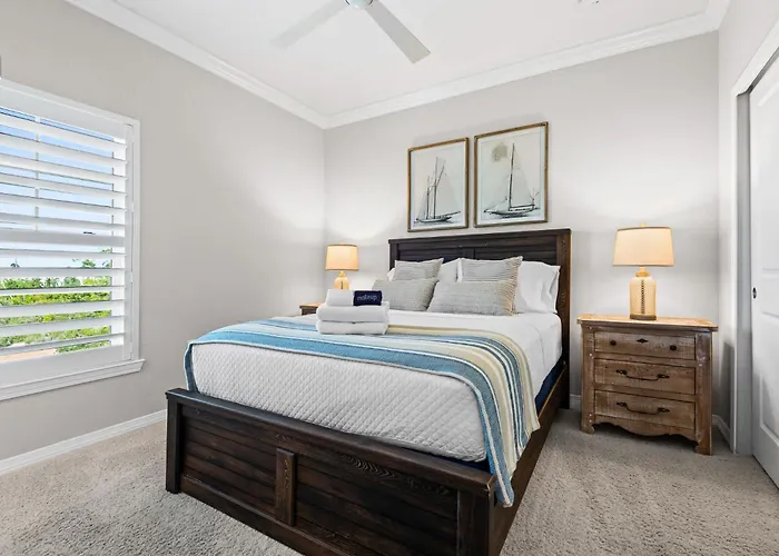 Holiday home Luxury Retreat-resort Amenities-pool Tennis Pensacola