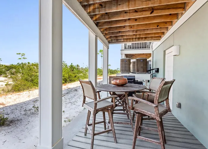 Holiday home Luxury Retreat-resort Amenities-pool Tennis Pensacola